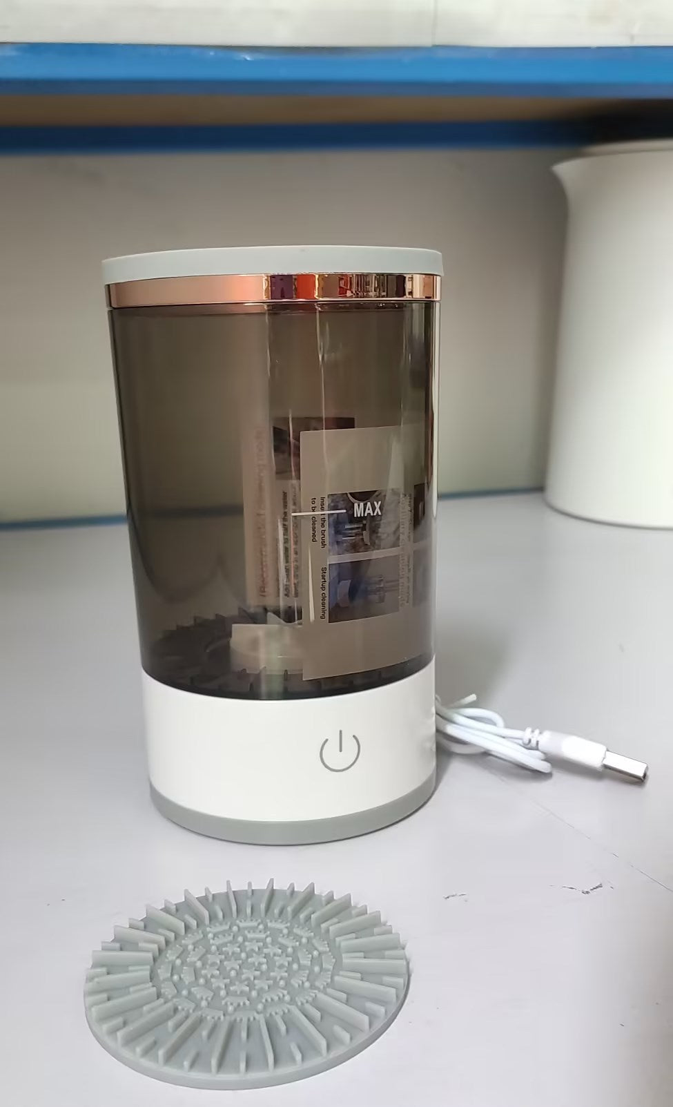 Automatic Cosmetic Brush Cleaning Tool